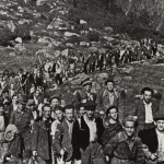 שיירת פליטים בהרים — Survivors marching in the mountains. באדיבות ארכיון "יד טבנקין"